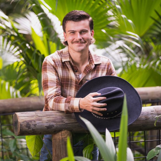 How to prepare for your senior portrait session checklist tips